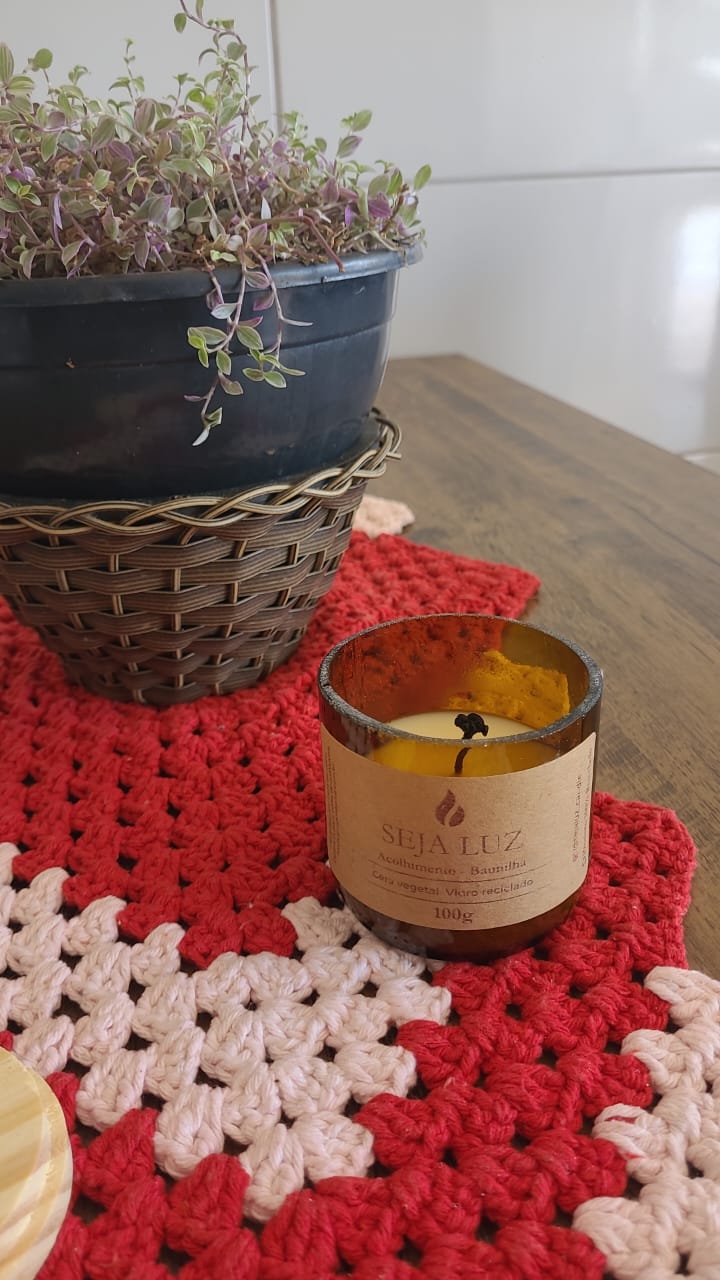 Vela aromática acesa